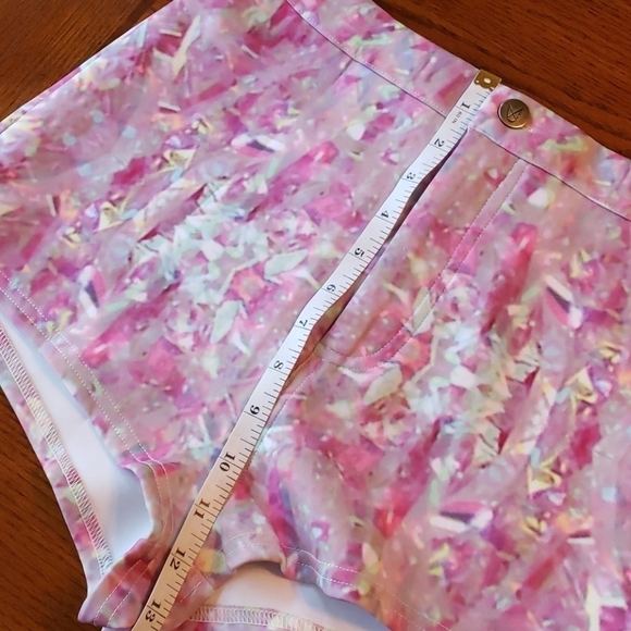 MINKPINK Pink Splatter Hi Rise Shorty Shorts Sz M - Picture 7 of 8